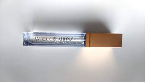 Clear glossy moisturizing lipgloss